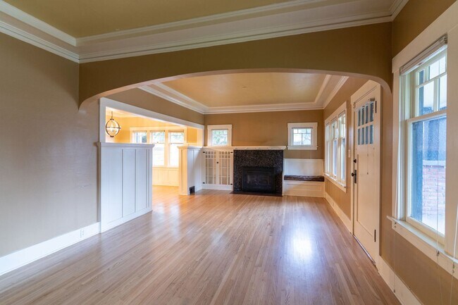 Foto del edificio - Conveniently located Craftsman Stunner Ava...