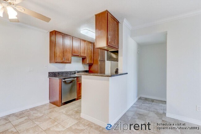 Foto del edificio - 5423 Lake Murray Blvd