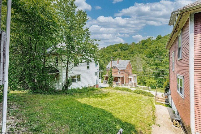 Foto del edificio - 565 Brockway Ave