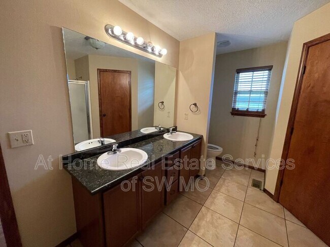 Building Photo - 5269 E Pacific St