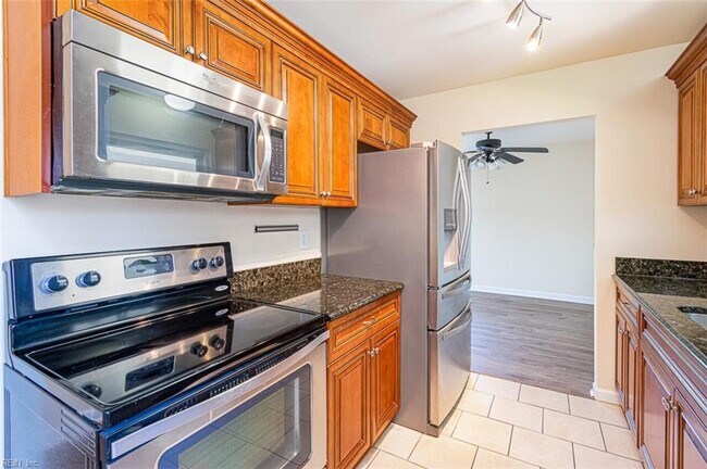 Building Photo - 3075 Blackstone Court