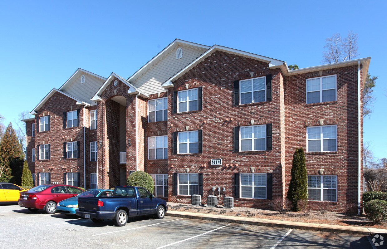 Cotswold Park Apartments in Greensboro, NC