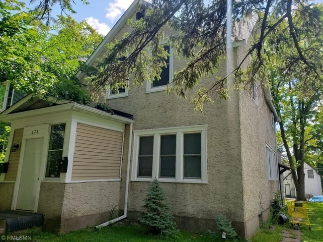 Building Photo - 678 Jessamine Ave E