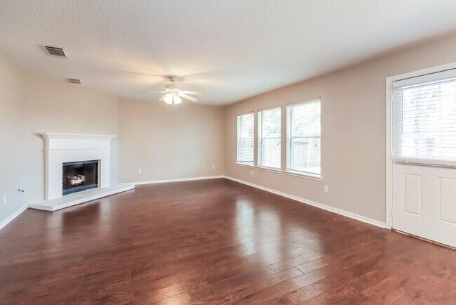 Foto del edificio - 5927 Kelly Mill Ln