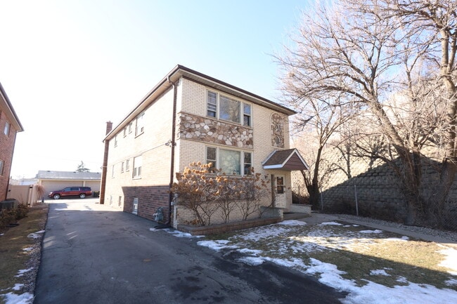 Building Photo - 9823 Linn Ave