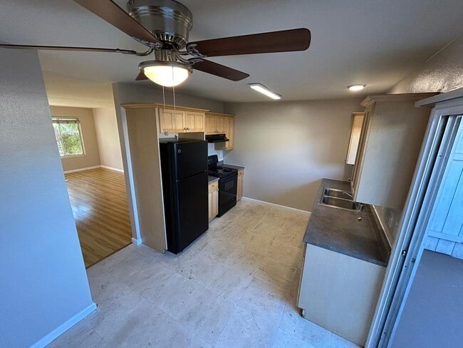 Building Photo - 2 Bedroom 1.5 Bath Townhome. Gated Community. Upgraded & 2 Parking Spaces