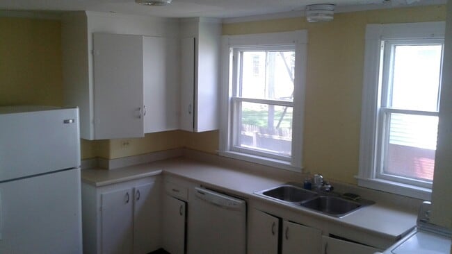 Building Photo - 16 Sawyer St