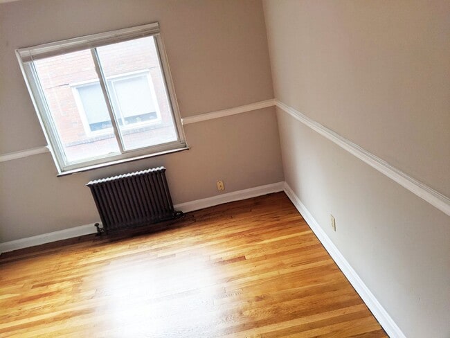 Foto del edificio - 956 Ludlow Ave