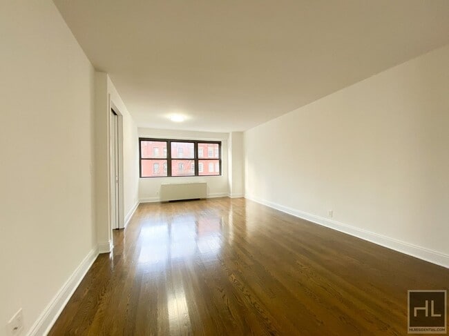 Building Photo - E 88th St