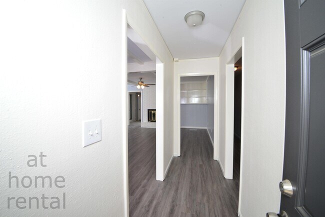 Foto del edificio - 3821 S 93rd E Ave