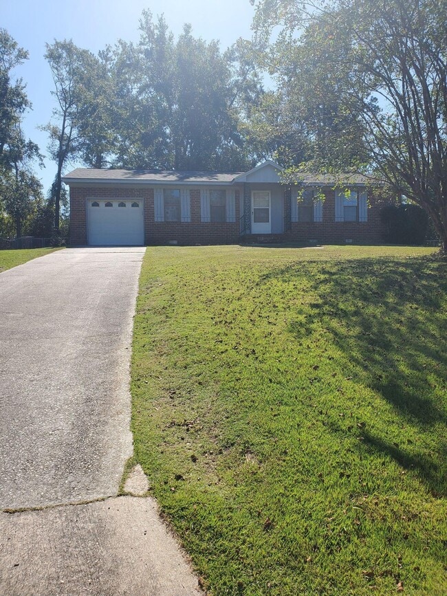 Building Photo - 907 Sycamore Dr