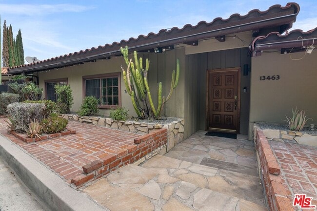 Building Photo - 13463 Rand Dr