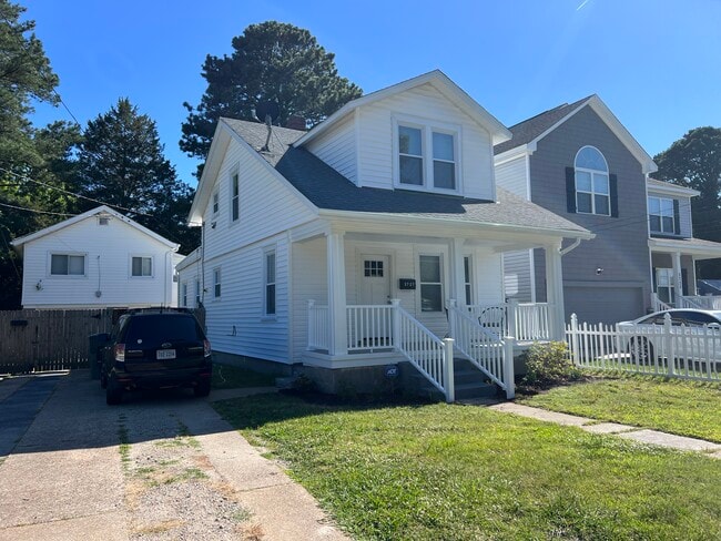 Building Photo - 3727 Robin Hood Rd