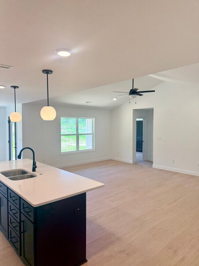 Foto del edificio - 123 Beechwood Ln
