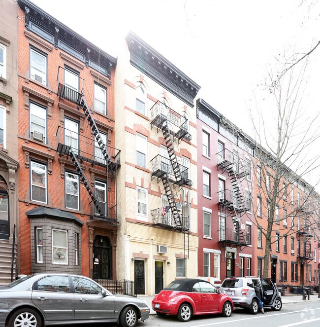 Building Photo - 240 Sackett St