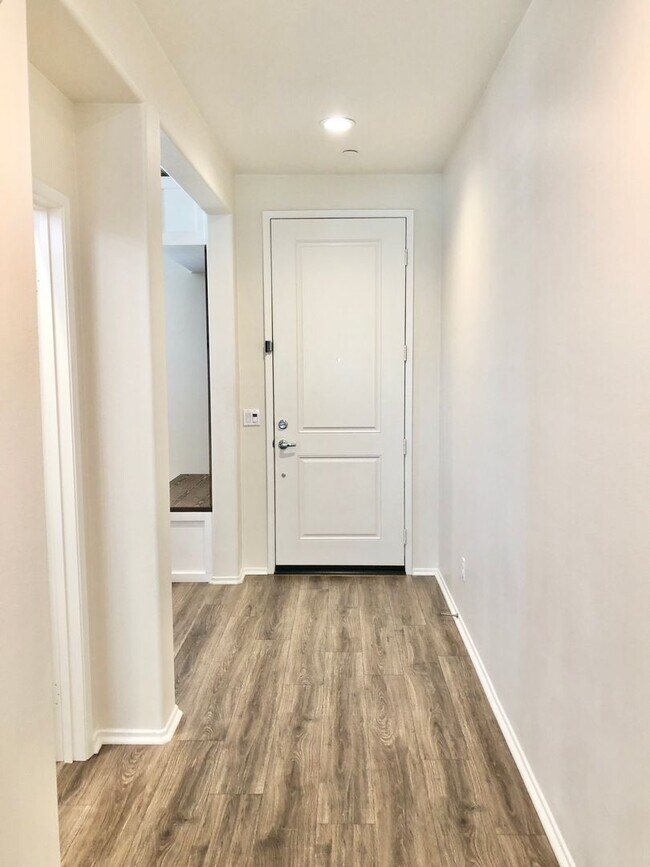 Building Photo - Lovely Two-Story Home in the Beautiful Com...