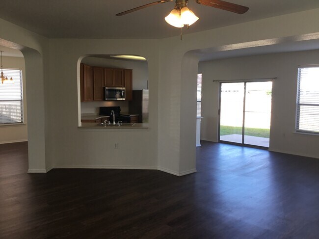 Foto del edificio - 6202 Roseborough Dr