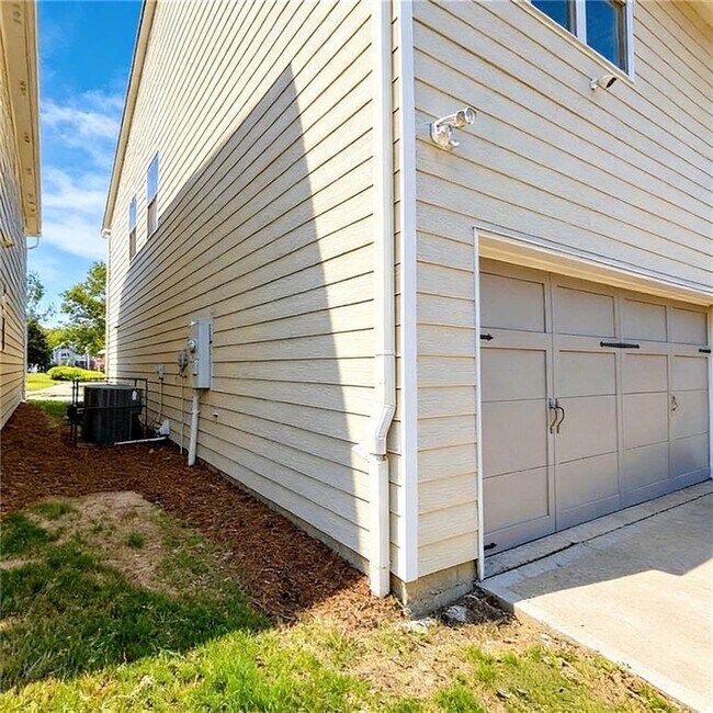 Foto del edificio - 602 Lofty Ln