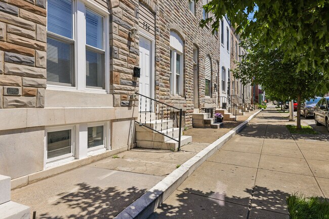 Foto del edificio - 725 N Patterson Park Ave