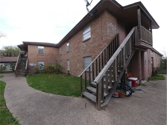 Building Photo - 919 Fetick Ave