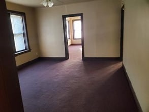 Building Photo - 20-1020 W 70th St