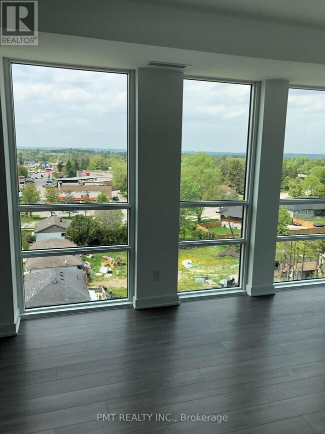 Building Photo - 681 Yonge St