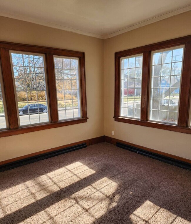 Building Photo - BELOW MARKET RENT!
