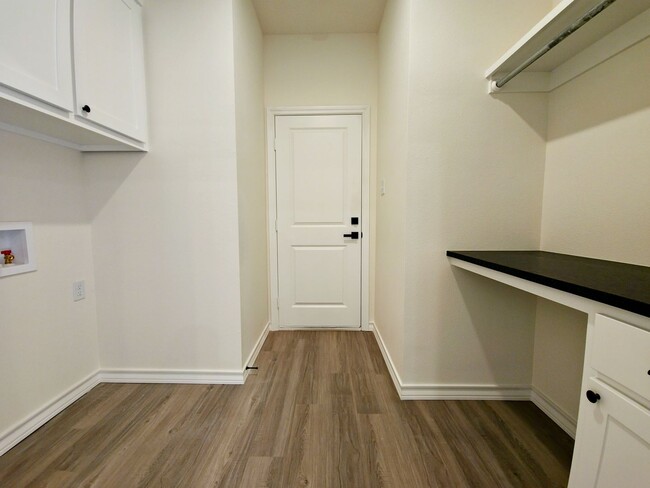 Foto del edificio - Brand New 2 Bedroom Townhome in Escondido ...