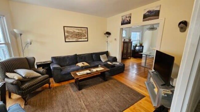 Building Photo - Rare Brighton 6 Bed/2.5 SINGLE FAMILY House on Woodstock for 69/1/2025.  Students Welcome!!!