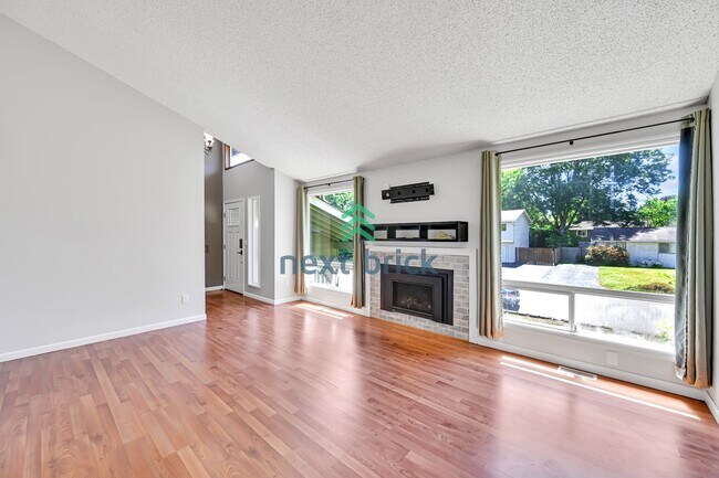 Foto del edificio - 3 Bed 2 Bath Single-family Home is availab...