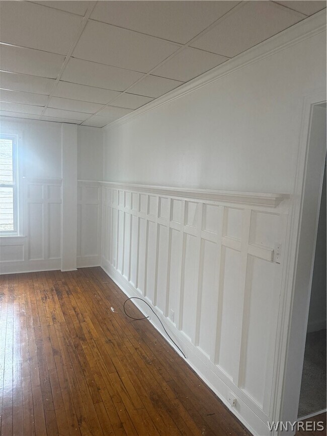 Foto del edificio - 60 W Hazeltine Ave