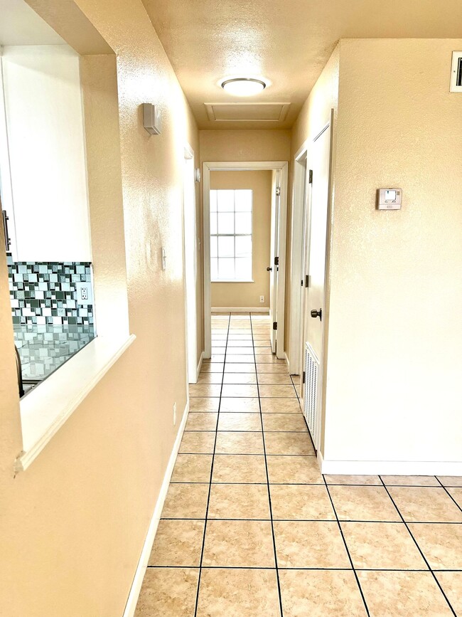 Building Photo - 4000 Paredes Line Rd