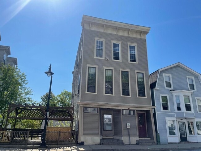 Building Photo - 145 Main St