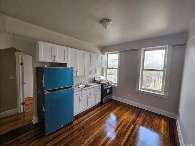 Building Photo - 79-33 Myrtle Ave