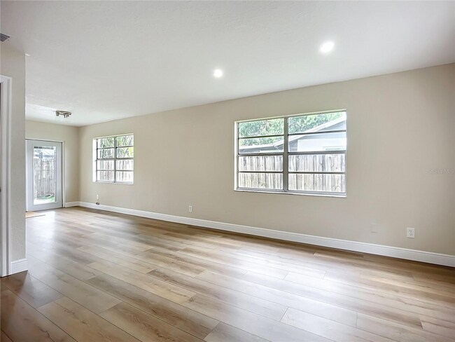 Foto del edificio - 6511 3rd Ave NE
