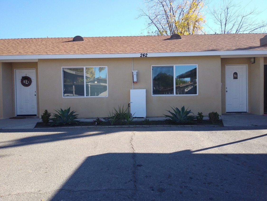 242 N Mayflower St, Hemet, CA 92544 Apartments in Hemet, CA