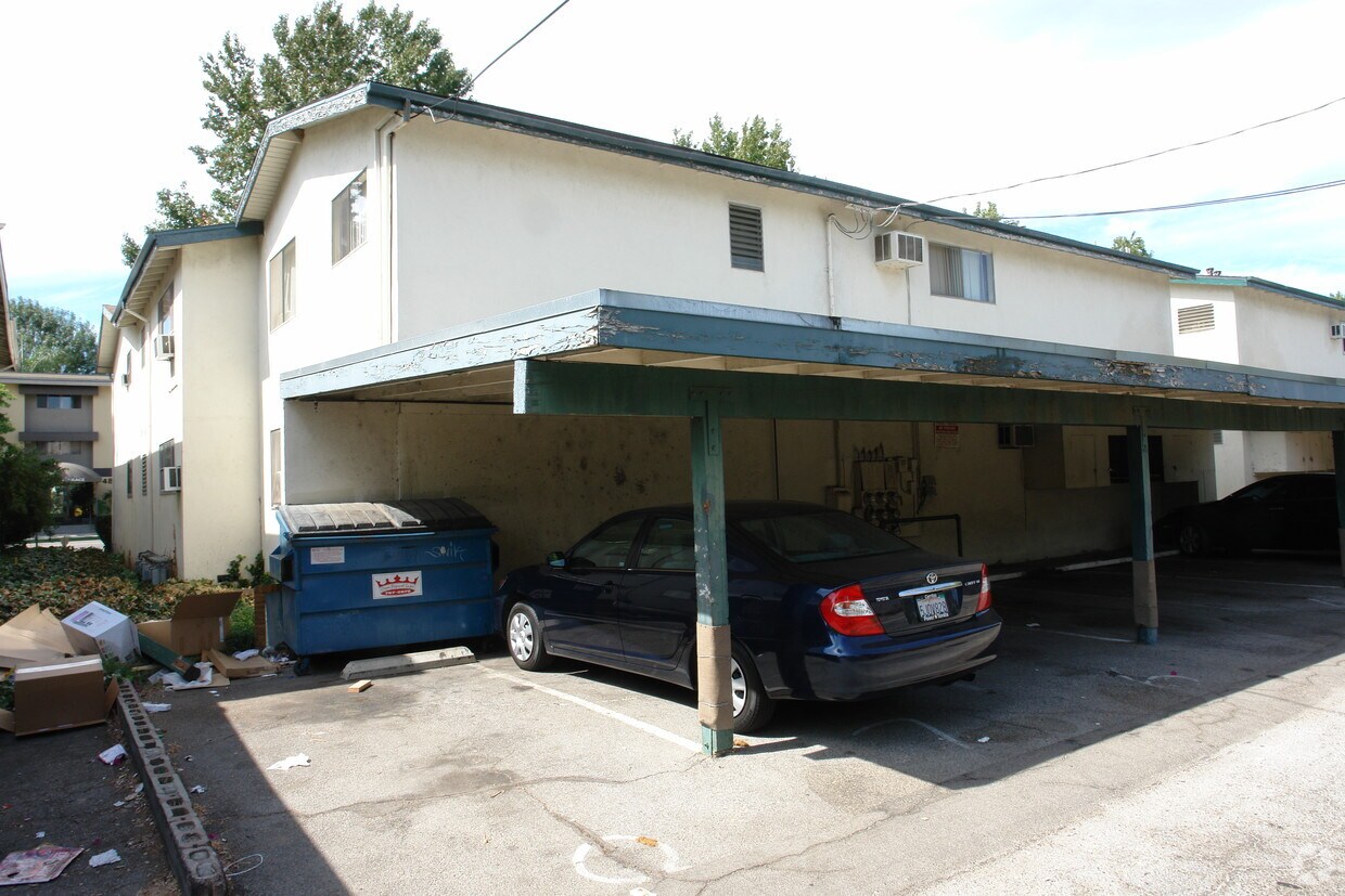 Primary Photo - 4854 Hazeltine Ave