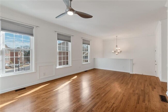 Foto del edificio - 1649 Emory Pl Dr NE