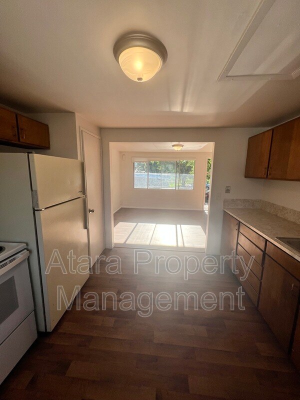Building Photo - 461 Locust St