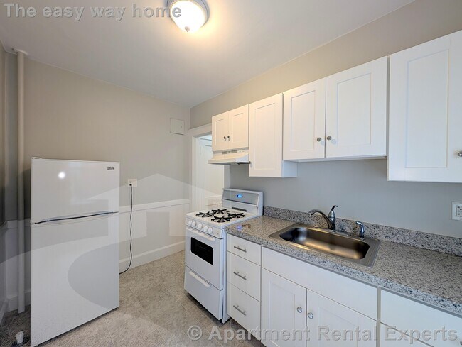 Building Photo - 156-158 Summer St Unit #302