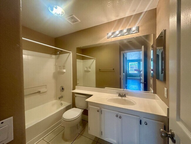 Foto del edificio - 8532 Geranium Way