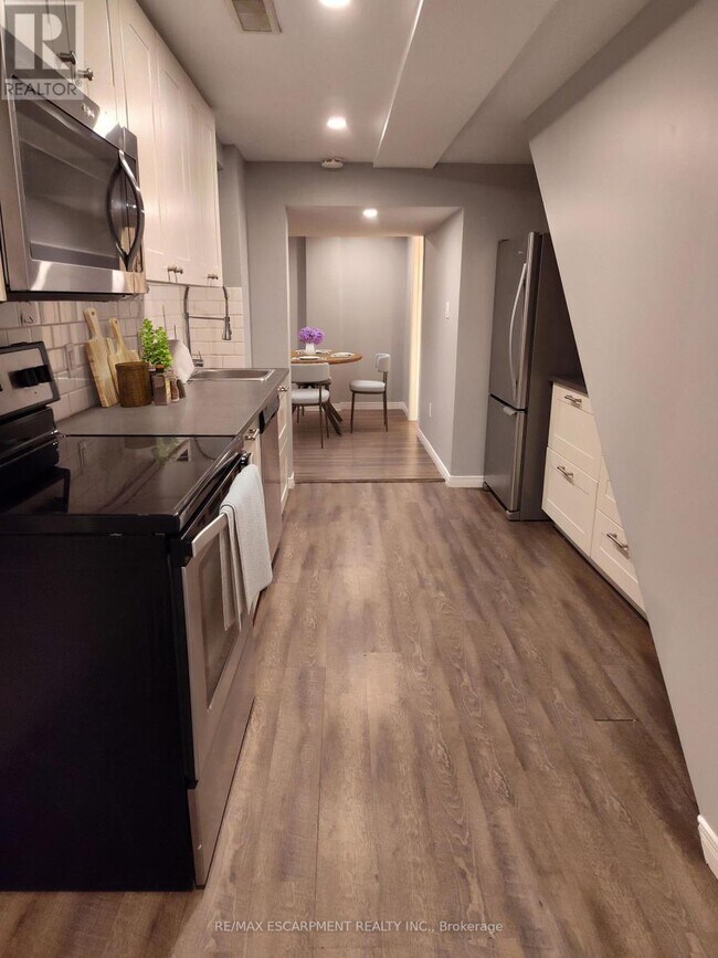 Photo du bâtiment - 88 San Fernando Dr