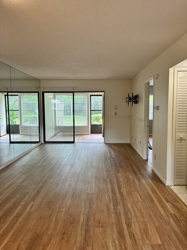 Building Photo - 3038 Eastland Blvd