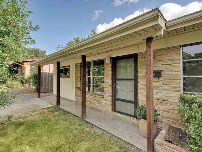 Foto del edificio - 1110 Fieldcrest Dr
