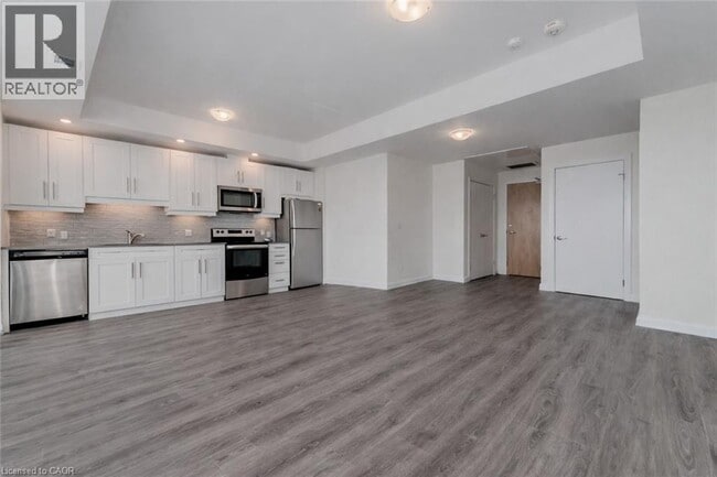 Building Photo - 60 Charles St W