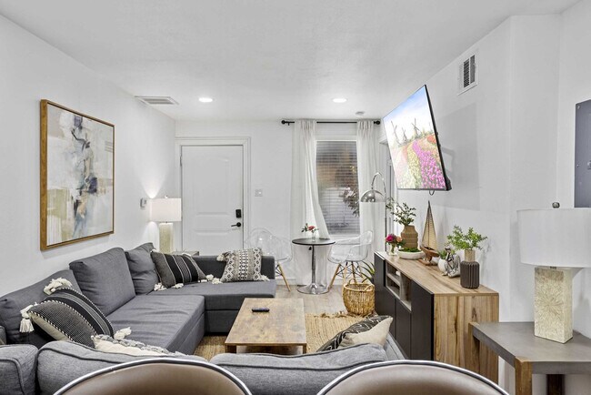 Building Photo - 2620 Arbor St