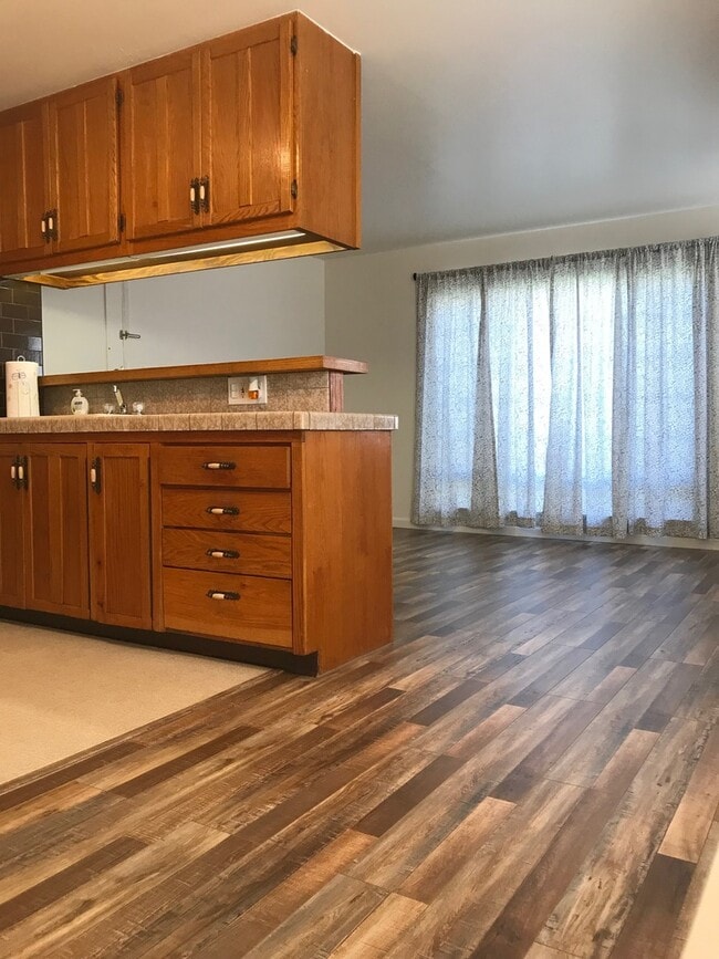 Building Photo - Gorgeous 1+1  in Glendale - Close to Eagle...