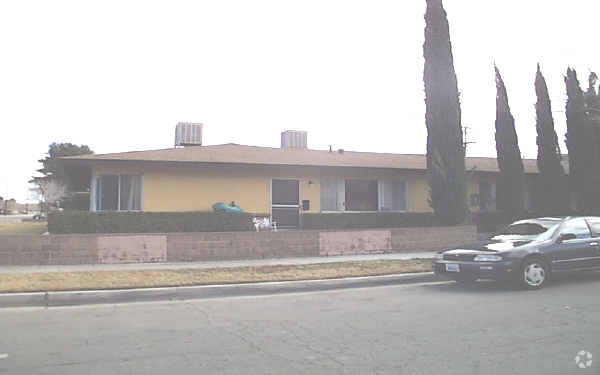 Primary Photo - 300-308 E Lancaster Blvd