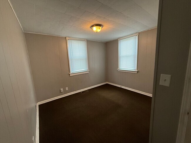 Foto del edificio - Large 3 bed 1 bath! - Elwood!