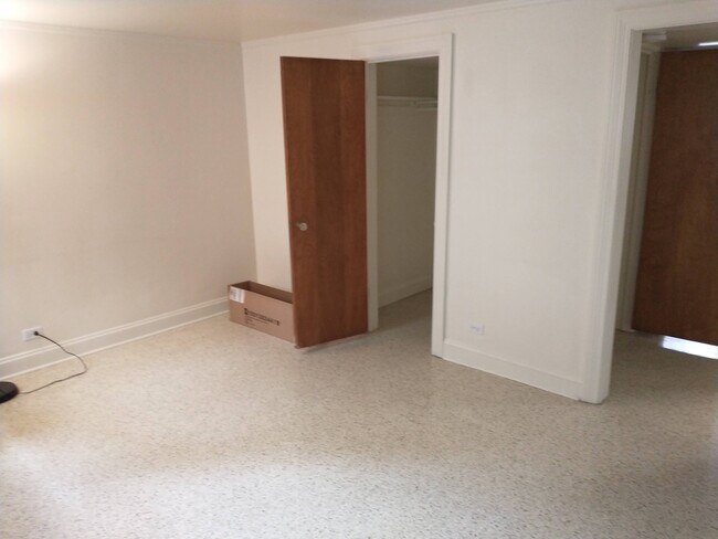 Foto del edificio - 5260 W Foster Ave